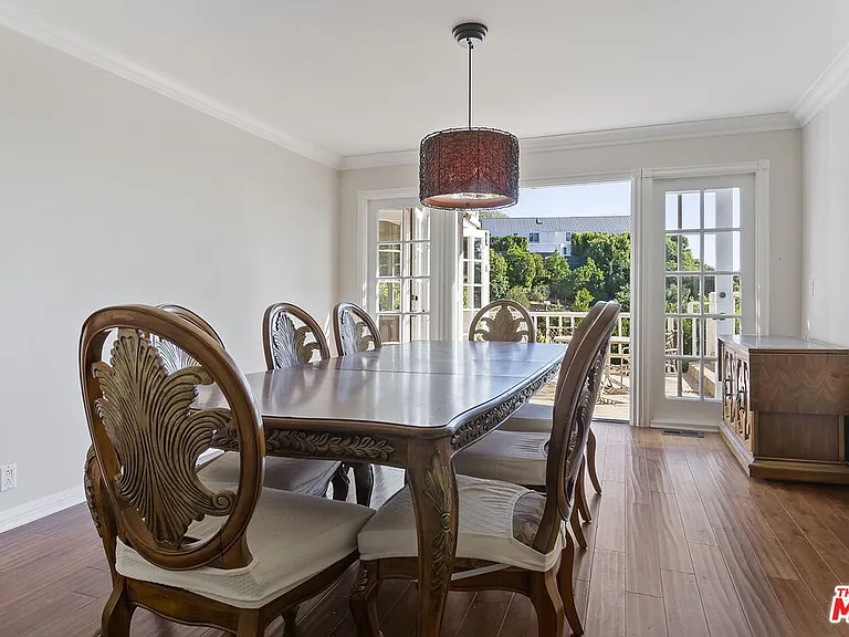 1478 Sunset Plaza Dr — Photo 5