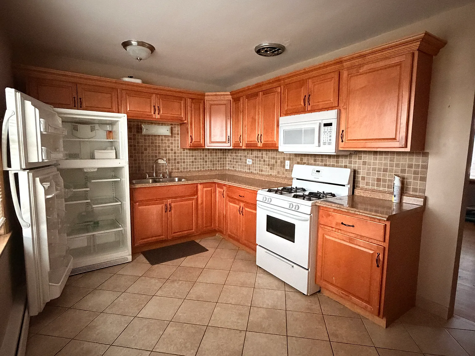 2 bed, 800 sqft, $1,700 — Photo 2
