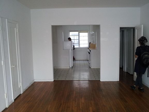 3rd image of 820 10th St #3