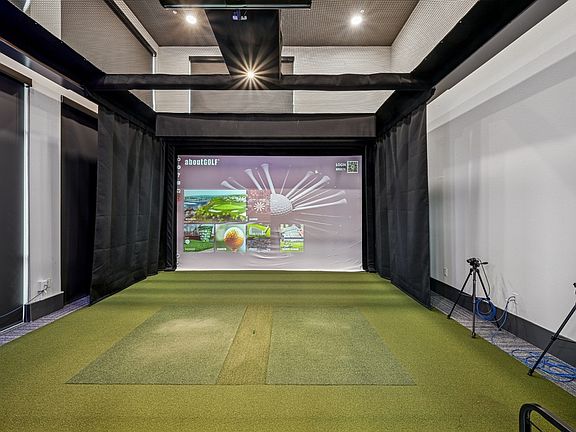 Golf Simulator Bay