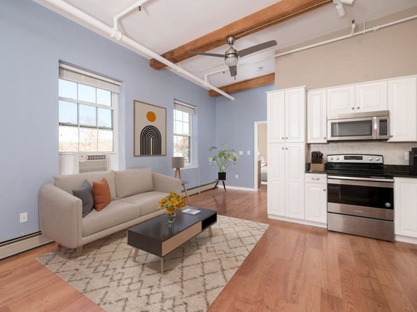 156 Front St APT 409