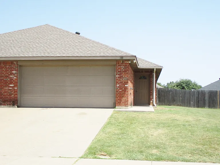 300 Robin St — Photo 14