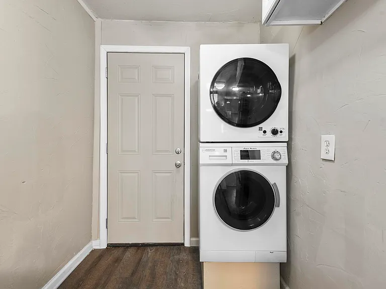 2717 Townsend Dr — Photo 3