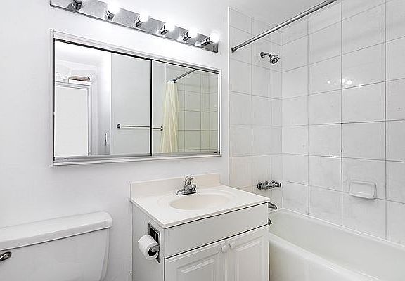 5th image of 310 E 46th St APT 21L
