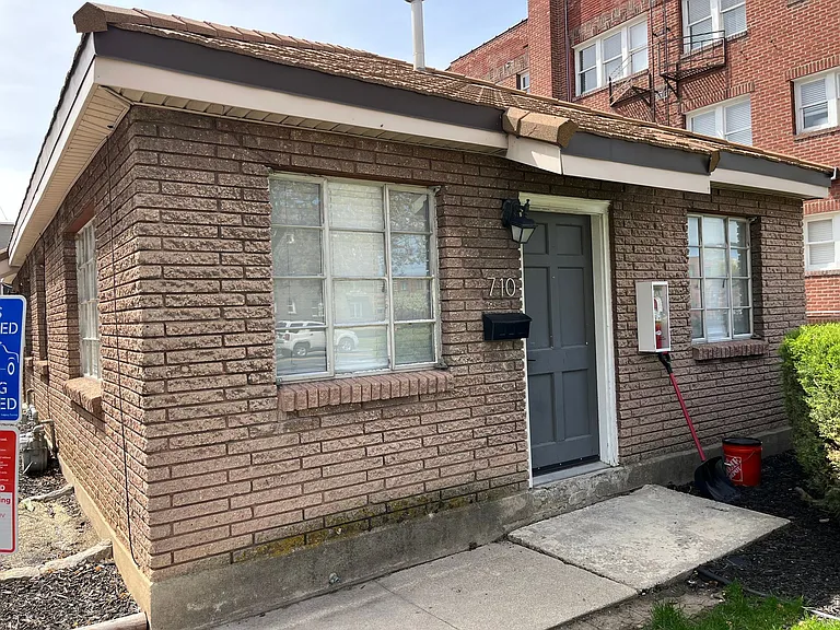 Council Crest Apartments — Photo 15
