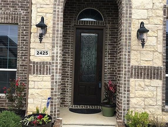 2nd image of 2425 Valley Glen Dr