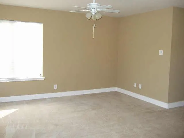 3 bed, 2.0 bath, 1392 sqft, $1,650 — Photo 4