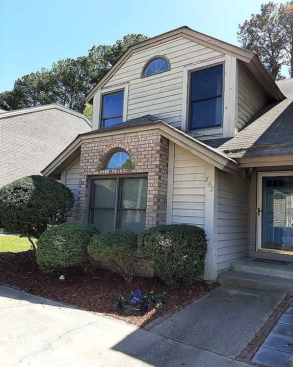 1st image of 742 S Lake Cir