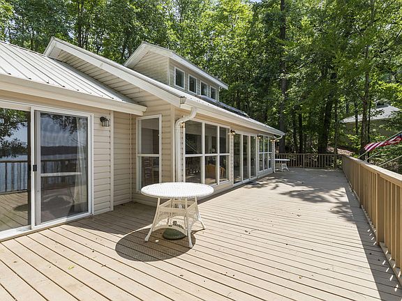 4th image of 85 Eastwood Ln