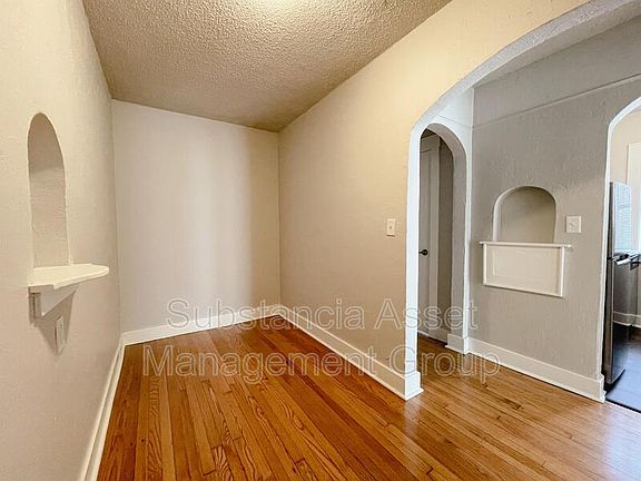 4th image of 831 East Dr APT 3