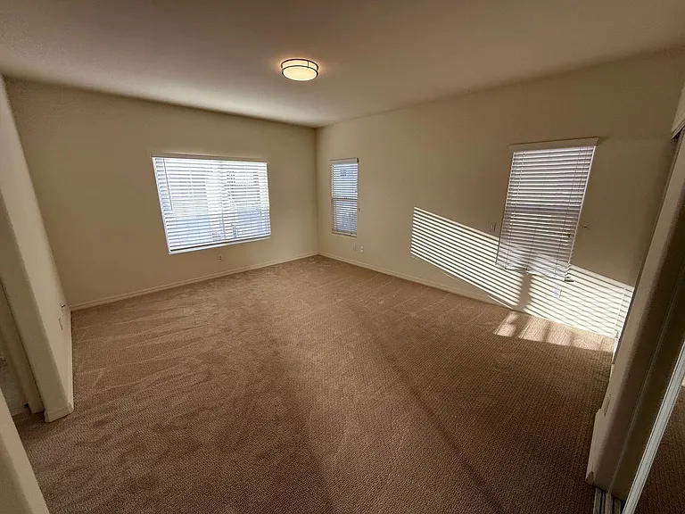 1446 Holly Ave — Photo 15