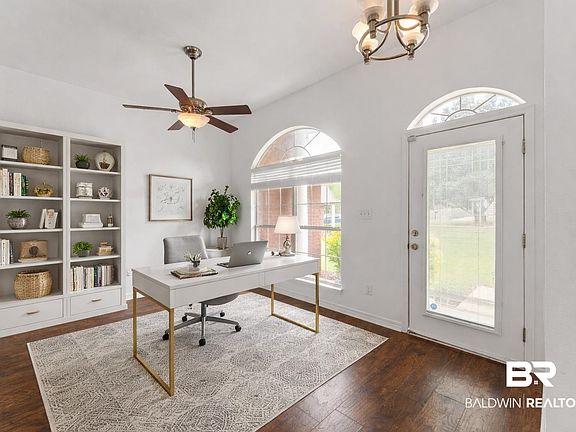 4th image of 25465 Lakeland Dr