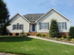 1012 Lake Ridge Sq, Johnson City, TN 37601