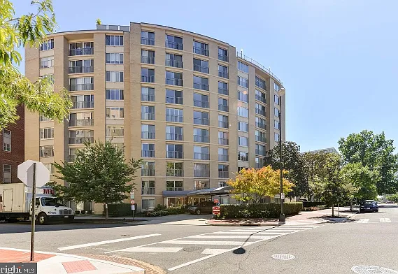 1239 Vermont Ave NW #210