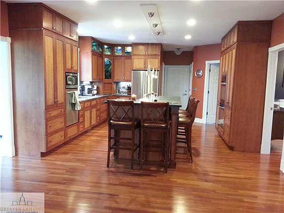 4th image of 1836 S Aurelius Rd