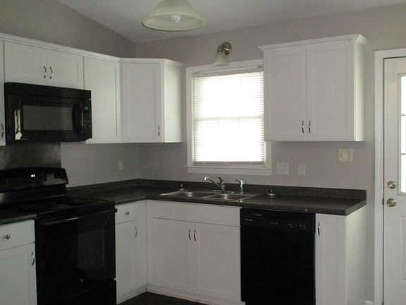 4th image of 415 Cedar Creek Dr