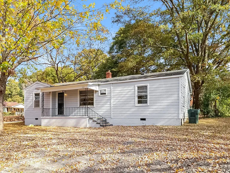 1588141_018_front_view_13309966.jpg