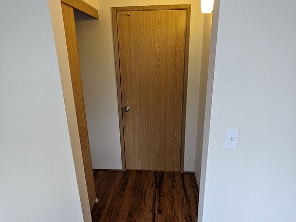 3rd image of 1765 SW Tamarack St #14