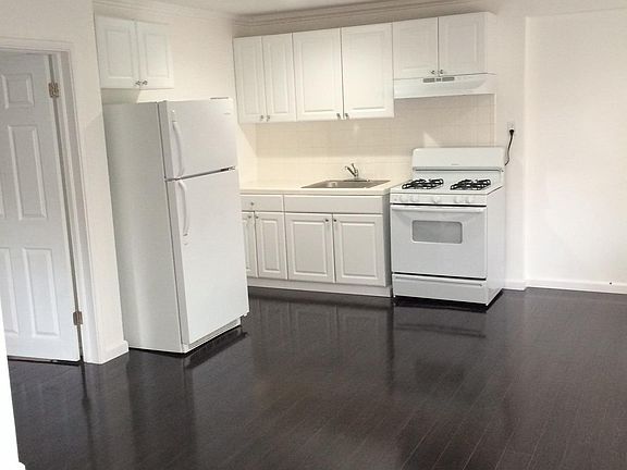 2nd image of 1748 Lincoln Blvd #1