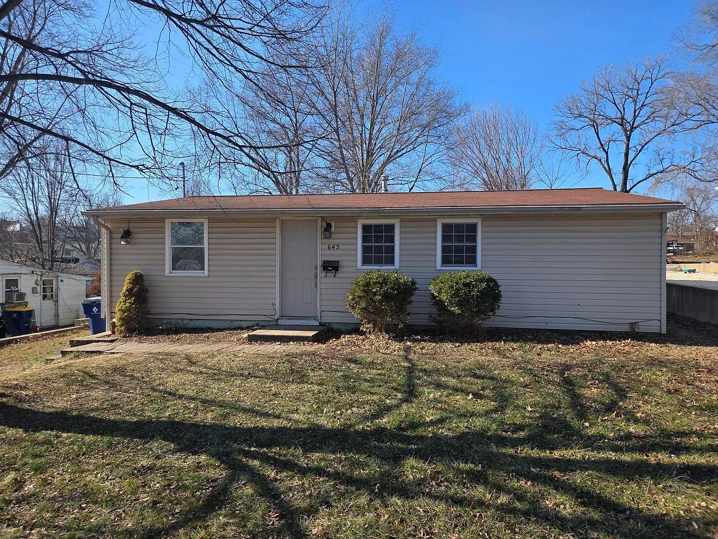 645 Linden Ln photo 1