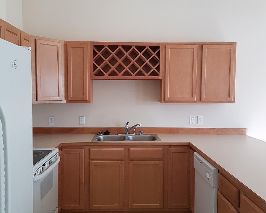 Upgraded kitchen cabinets with plenty of room for storage