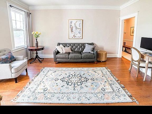 Living Room 2/2