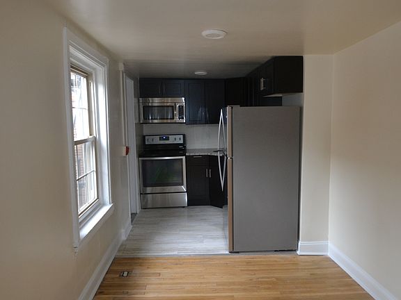 3rd image of 1510 Pine St APT 3R