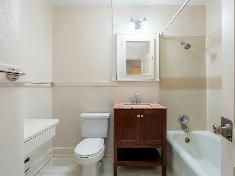 Davison Apartments — Photo 16