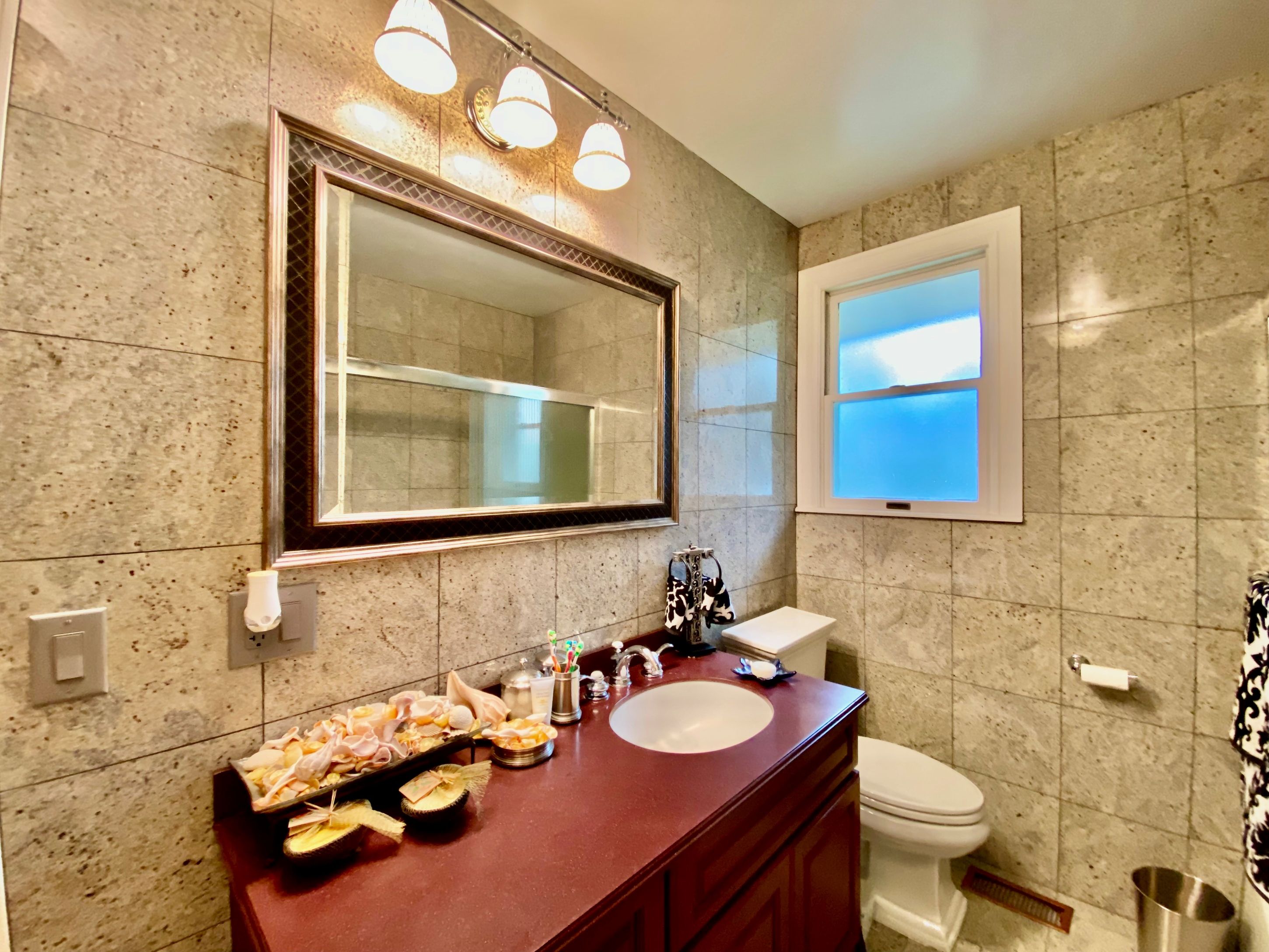 4225 Stars Rd, East Marion, NY 11939 Out East