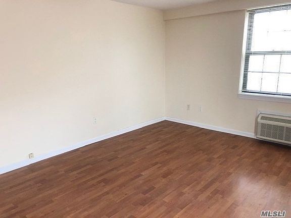 4th image of 26 W Broadway Blvd #301
