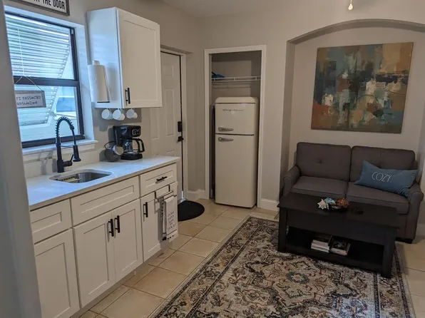 3143 Elizabeth St, West Melbourne, FL 32904