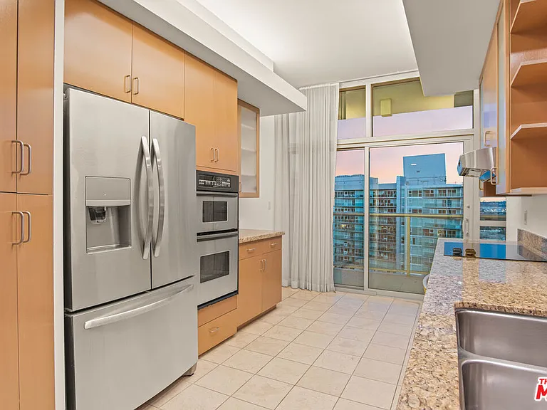 13700 Marina Pointe Dr #1801 — Photo 7