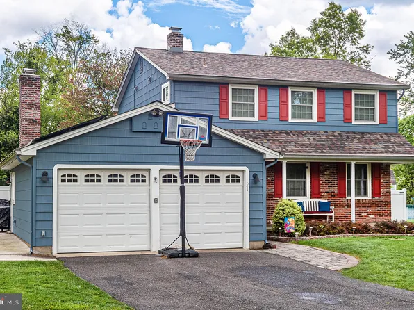 21 E Split Rock Dr, Cherry Hill, NJ 08003