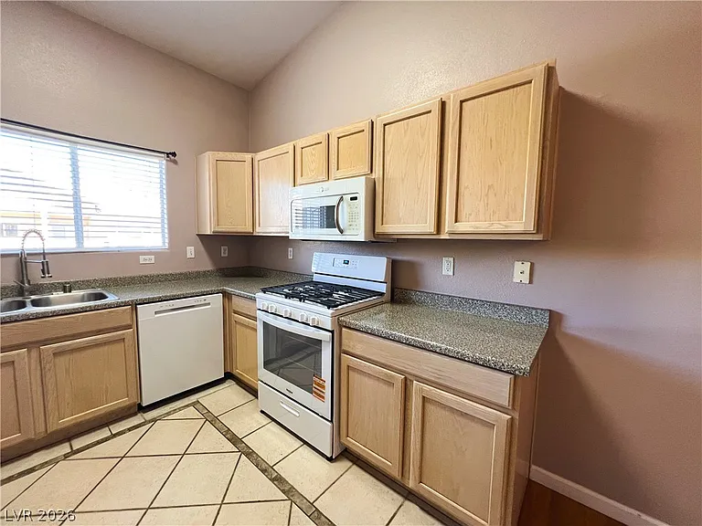 2100 Quarry Ridge St #207 — Photo 36