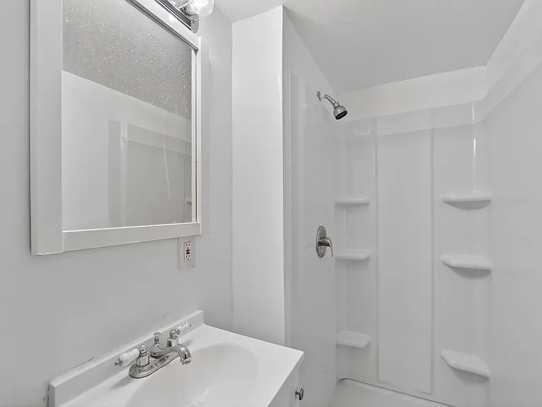 632 Franklin St NE — Photo 13