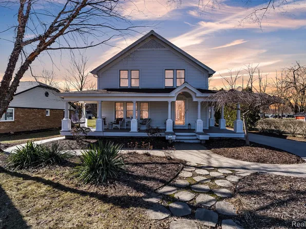 21109 Gill Rd, Farmington Hills, MI 48335