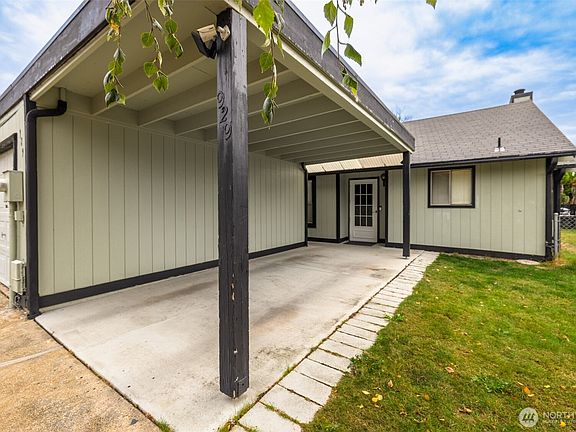 2nd image of 929 30th Street NE