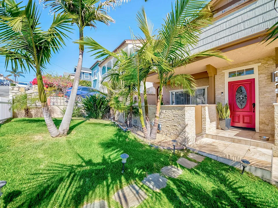 Gated Front Yard