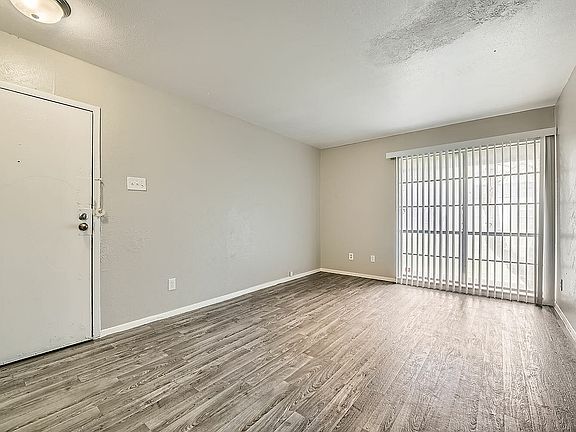 3504 Fawn Valley Dr 2091 - Web Quality - 001 - 01 Living Room