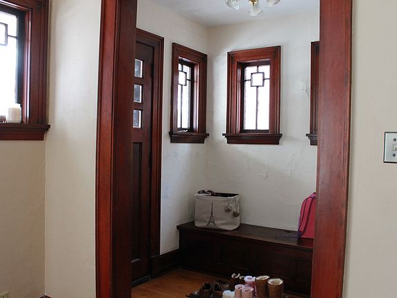 Front entrance/foyer