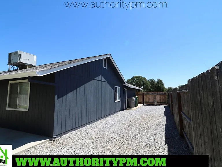1526 Imperial Dr — Photo 23