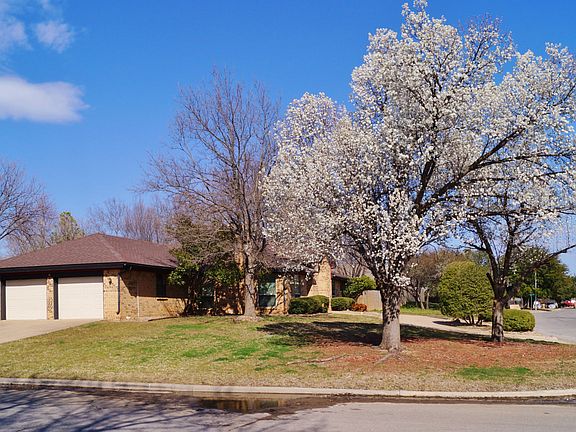 2nd image of 3102 NE Brentwood Dr