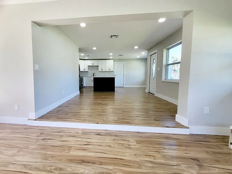 1660 Vernon Dicks Dr — Photo 4