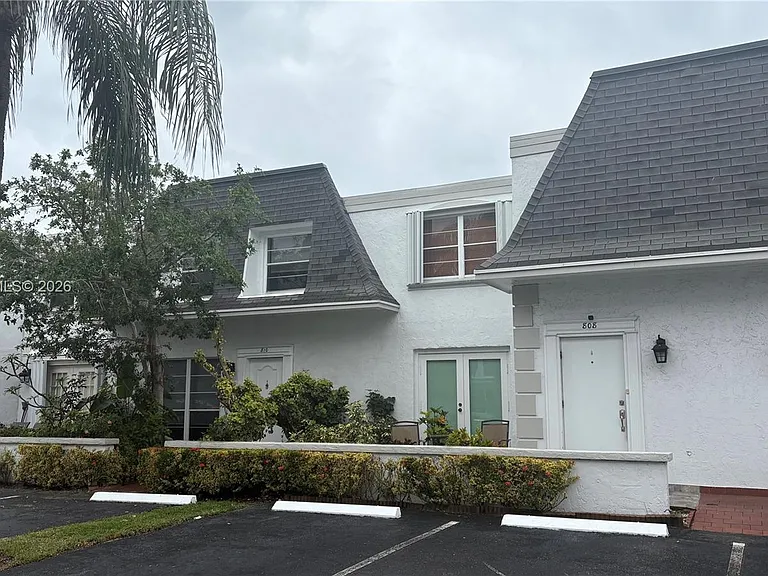 808 NE 27th Ave #808 — Photo 3