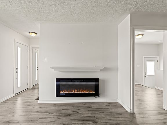 4th image of 571 Deveron Cres