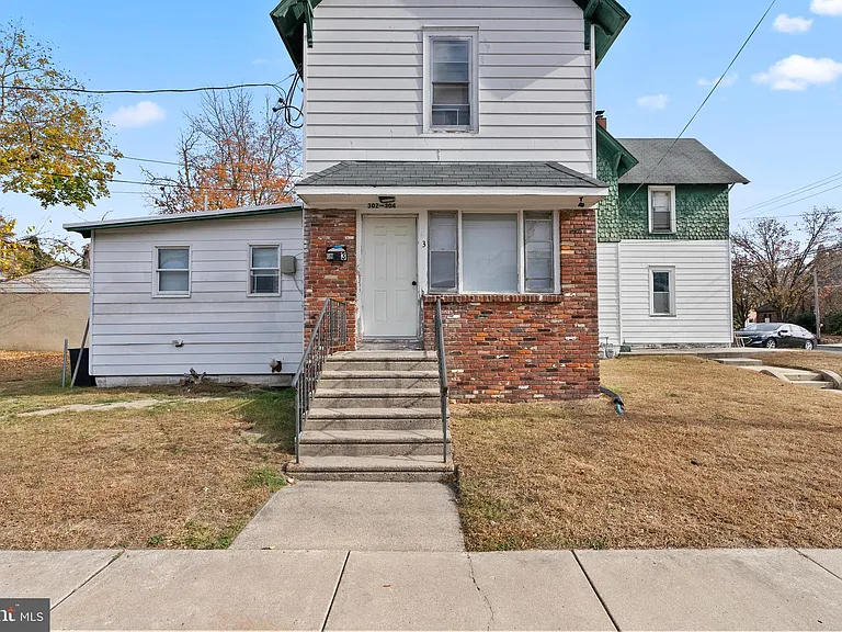 302 N Main St #3 — Photo 1
