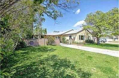 Super little home in wonderful neighborhood at a great price!