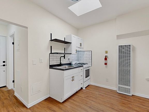 4th image of 424 Broadway Blvd SE APT 14