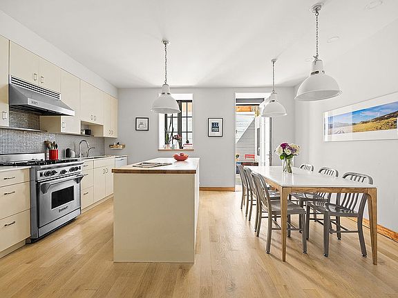 2nd image of 401 Hicks St #B-1b