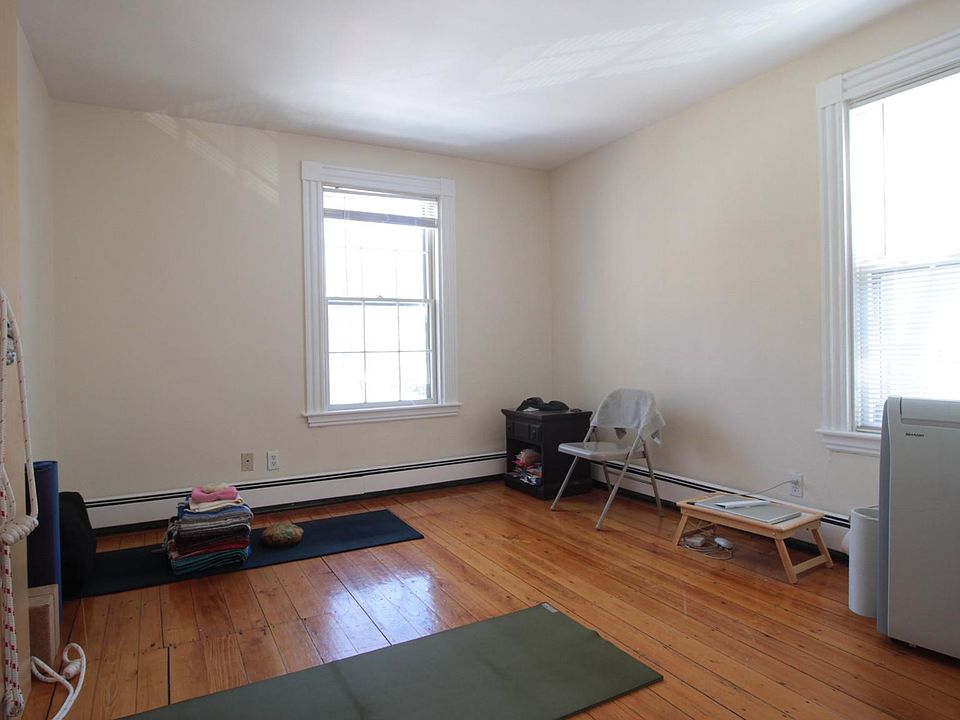 2nd image of 32 High Street Pl